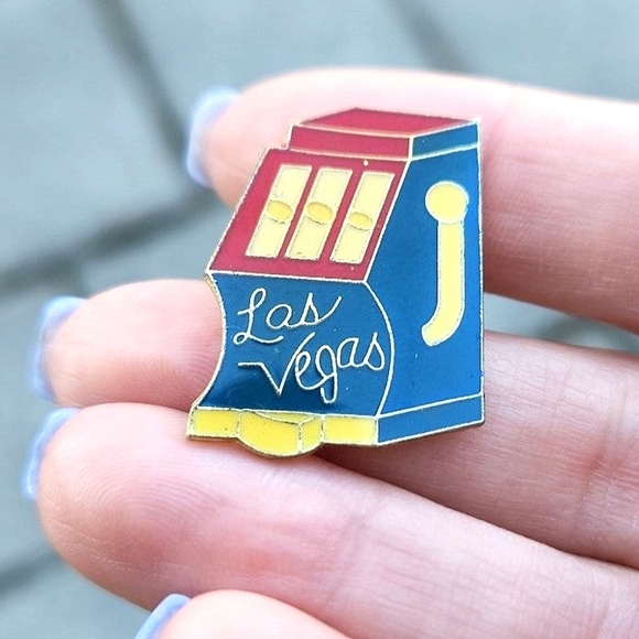 Saks 5th Avenue Las Vegas Store Tourist Clutch Pins - Picture 4 of 5